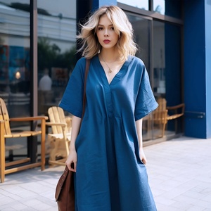 Robe midi en coton à col en V, taille haute, manches cloche, coupe trapèze, avec poches latérales, respirante, à nœud, coupe ample, toutes saisons, tenue décontractée pour les vacances - Product Image 1