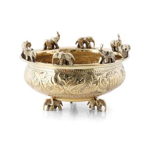 Cuenco Urli de latón con forma de elefante, una impresionante pieza decorativa que combina la artesanía tradicional con un diseño majestuoso. - Product Image 4