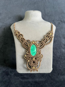 Collar Clásico de Bambú con Macramé Verde, HARI OM CREATIONS, Joyería de Cristal Curativa Hecha a Mano - Product Image 5
