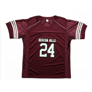 เสื้อฟุตบอลอเมริกัน Beacon Hills สำหรับผู้ชาย สีแดงเลือดหมู 24 ระบายอากาศได้ดี ป้องกันรังสียูวี ผ้าตาข่าย พิมพ์ลายตัวอักษรเต็มด้านหน้า - Product Image 1