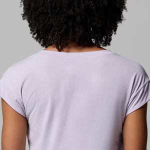 T-shirt basique élégant et minimaliste pour femme, coupe décontractée pour l'été et les activités de plein air, collection 2026, vêtement décontracté intemporel avec col en V pour un ajustement confortable - Product Image 5