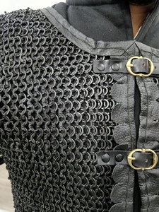Camisa de Cota de Armadura Medieval Hecha a Mano de Acero Suave con Anillos Remachados Planos, Media Manga con Ribete de Cuero, Armadura de Hauberk para Cosplay y Reenactment - Product Image 6