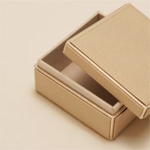 Caja de Joyería Cuadrada Pequeña de Madera con Logotipo Personalizado de Lujo, Caja de Regalo de Madera con Acabado de Cuero PU Premium para Anillos y Pendientes - Product Image 1
