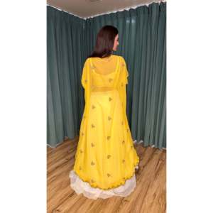 Ensemble Lehenga Choli et shrug de soirée de créateur - Product Image 3