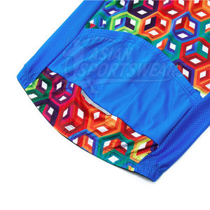 Tenue d'entraînement athlétique moderne, uniforme de cyclisme respirant avec panneaux coupe-vent, 100 % polyester pour un confort optimal lors des sorties en extérieur - Product Image 6