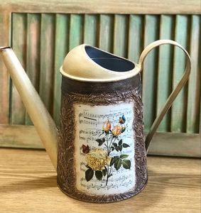 Arrosoir en métal d'inspiration vintage, finition émaillée imprimée, bec long, parfait pour arroser les plantes du jardin, de la pelouse et du balcon - Product Image 4