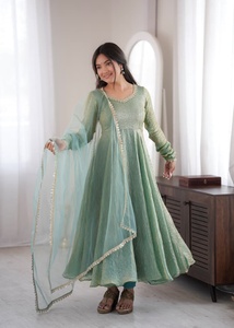 Ensemble de robe de soirée et de mariage toutes saisons, style ethnique Inde Pakistan, Doremon Crush, avec broderie miroir véritable et bordure en dentelle - Product Image 3