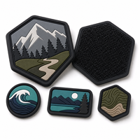 Pemasok Grosir Badge Pakaian PVC Ramah Lingkungan dengan Perekat Hook & Loop Tahan Air untuk Topi & Pakaian, Desain 3D Embossed Bentuk Hati, Bunga, dan Alfabet