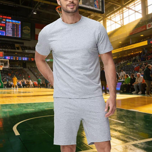 ชุดกีฬาฤดูร้อนแขนสั้นระบายอากาศได้ดีสำหรับผู้ชาย ชุดชายหาด เสื้อยืดและกางเกงขาสั้นผ้าฝ้ายโพลีเอสเตอร์น้ำหนักเบา ชุดสองชิ้น - Product Image 4