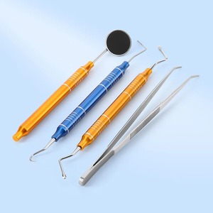 Kit de 4 outils de nettoyage dentaire manuels en acier inoxydable : gratte-dents, miroir buccal, pince, sonde dentaire, instrument de soin dentaire - Product Image 1