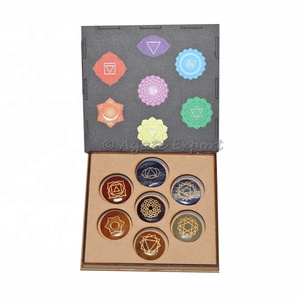 Vente en gros Ensemble de sept chakras avec pierre précieuse d'agate naturelle gravée Technique sculptée Style d'amour Décoration de la maison Ensemble de chakras en cristal - Product Image 2