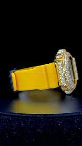 Reloj DW6900 Personalizado Completamente Cubierto de Diamantes, Bisel y Caja con Incrustaciones de Diamantes Moissanite VVS, Reloj de Lujo con Correa de Silicona Amarilla - Product Image 4