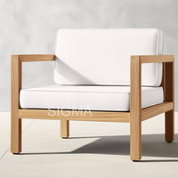 Minimalistischer Teakholz-Sessel mit Offener Quadratischer Armlehne für Außenbereich, Weiße Polsterung, Gerade Beine, für Garten und Hotel