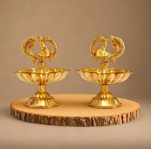 Lampe à huile Diya artisanale en laiton, motif paon, pour Pooja, Deepak en laiton avec lampe de prière religieuse hindoue décorative pour temple et maison - Product Image 1