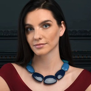 Collier Statement en Résine Bleue pour Femme, Fait Main, Forme Irrégulière, Bleu Teal, Collier Chunky pour Femme, Design Unique - Product Image 4