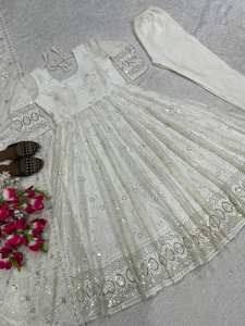 Dernières Tendances de la Mode : Élégant Salwar Kameez Blanc en Georgette avec Broderie Chikankari de Lucknow pour Femme, Tenue Traditionnelle pour Mariage et Fête - Product Image 6