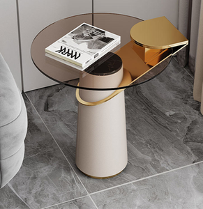 Table basse de luxe en acier inoxydable avec pieds dorés, plateau rond en verre noir, finition laiton - pour l'ameublement intérieur - Product Image 2