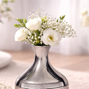 Impresionante Florero Plateado con Cuerpo Redondeado y Hinchado, Cuello Estrecho y Detalle de Banda Texturizada para una Hermosa Decoración Floral del Hogar - Product Image 4
