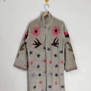 Chaqueta Larga Exclusiva de Terciopelo Bordada con Motivo Sagrado Corazón y Ojo, Estilo Bohemio Folclórico Hecho a Mano, Abrigo Largo de Declaración - Product Image 1