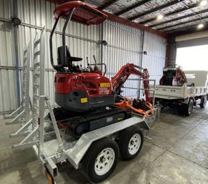 Mini Combo PLUS! Volquete Fuso + Excavadora de 1.7 Toneladas + Minicargadora de Orugas de 25 HP - Product Image 1