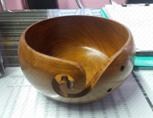 Bols de fil imprimés en gros sans enchevêtrement accessoires de tricot durables et légers bol de fil sculpté en bois de Sesham par AYAANS - Product Image 4