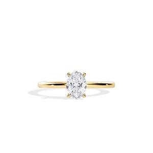 Bague de fiançailles classique en diamant taille ovale, monture à griffes en or jaune, bijoux fins pour femme - Product Image 1
