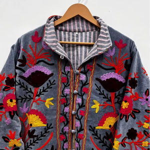 Chaqueta de Terciopelo Bordada Suzani con Estampado Floral Hecho a Mano, Estampado de Tiras, Botones Hechos a Mano, Ropa de Mujer - Product Image 1