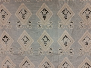 Tela Bordada de Algodón Blanco Premium en Oferta - Material con Diseño Geométrico de Diamantes y Calado para Vestidos y Chalecos - Product Image 1