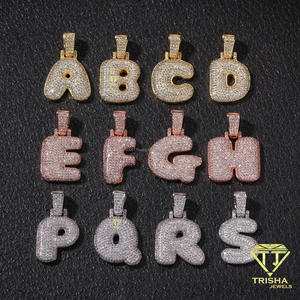 Pendentif initial en diamant de laboratoire élégant avec design en blocs audacieux et finition dorée, bijou de luxe tendance - Product Image 4