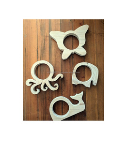 Juego de servilleteros de madera artística con acabado artesanal diseñado para fines de decoración de mesa de comedor de granja vintage rústica - Product Image 1