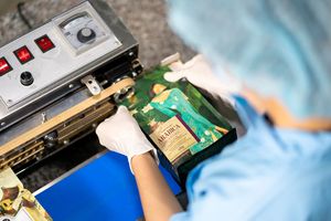 Mélange HANCOFFEE 60% Arabica + 40% Robusta - Grains entiers torréfiés - Sachet de 500g - Goût agréable - Personnalisable - Échantillon gratuit & Design - Product Image 4