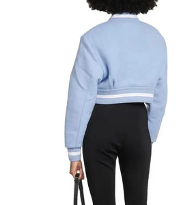 Chaqueta Bomber Corta Varsity para Mujer con Mangas de Lana, Parche Personalizado OEM, Bordado, Chaquetas de Béisbol Letterman, Venta al por Mayor de Fábrica - Product Image 3