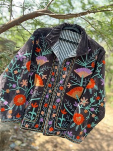 Chaqueta corta de invierno para mujer, de terciopelo, bordada a mano |   Abrigo Informal de Diseñador sin Cierre - Product Image 5