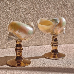 El metal de alta calidad con acabado de concha marina proporciona una experiencia de bebida premium tanto para ocasiones informales como formales. - Product Image 1