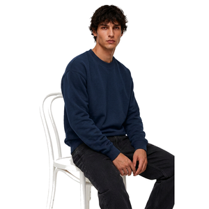Sweat-shirt personnalisé pour homme en molleton de coton, coupe ample, avec détails de patch en chenille, personnalisation de la marque et ourlet côtelé - Product Image 6