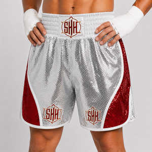 Shorts de boxe unisexes professionnels en satin vert métallisé 100% polyester avec logo frontal, séchage rapide et motif étoile en strass - Product Image 1
