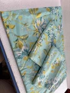 Sarongs élégants à motifs floraux imprimés à la main, 100% coton premium, respirants et fabriqués artisanalement pour les acheteurs en gros internationaux - Product Image 3