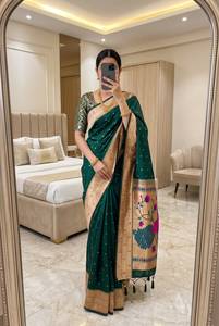 Sari en soie Paithani douce avec motifs tissés en Zari doré et pallu riche en tissage Meenakari avec bordure triple Munia - Product Image 2