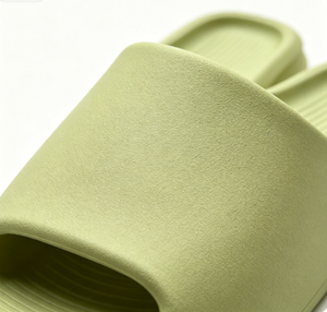 Claquettes unisexes à bulles ultra douces avec semelle épaisse et coussin massant, légères en EVA, pour l'été et la plage, vente en gros, directement de l'usine, nouveauté - Product Image 3