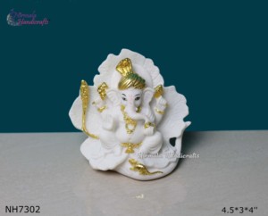Statue de Ganesha en résine blanche élégante avec accents dorés, artisanat Nirmala |   Figurine Art Déco faite à la main pour la maison, le bureau ou le temple - Product Image 6