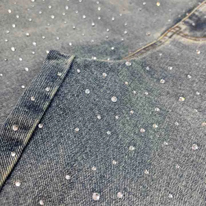 Shorts en jean pour hommes, style streetwear, personnalisés, délavés vintage, avec strass, par un fabricant de denim - Product Image 3