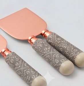 Ensemble de couteaux à fromage et à beurre, qualité exclusive, acier inoxydable avec tête en cuivre, manches en résine, couverts pour la cuisine et les événements - Product Image 2