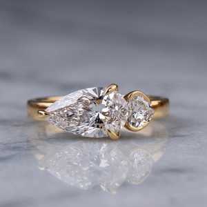 Precioso Anillo Toi Et Moi con Diamantes de Corte Pera y Redondo de 2.01CT, Oro Sólido de 14K, Regalo Romántico para Aniversario de Bodas para Ella - Product Image 2