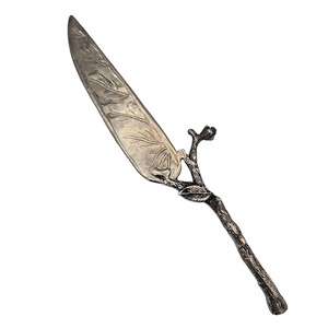 Cuchillo de Latón de Lujo con Acabado Antiguo, Espátula Metálica Hecha a Mano Diseñada para Comidas Elegantes, Vajilla de Hotel y Regalos Premium - Product Image 1