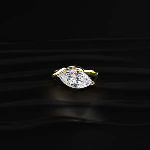 Bague de luxe plaquée or jaune avec diamant de laboratoire taille marquise, directement de l'usine, idéale pour les fiançailles et les cadeaux, à prix avantageux - Product Image 1