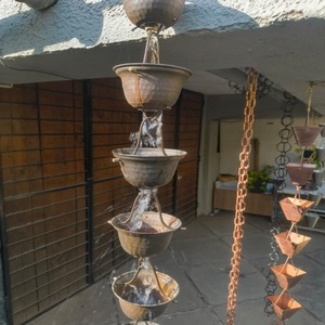 Cadena de Lluvia Metálica con Diseño Exclusivo de Flores, Receptáculo de Agua de Lluvia para Jardín, Acabado Antiguo, al Mejor Precio - Product Image 6