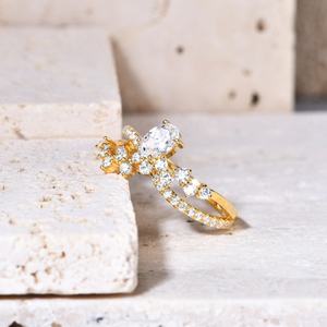 Anillo de Cóctel AMBER JEWELS con Diseño de Hoja Moderna y Diamante Geométrico Cultivado en Laboratorio, Oro Sólido de 14K, Engaste de Puntas, Certificado IGI, Unisex - Product Image 1