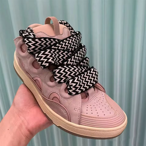 Chaussures de créateur de luxe très vendues, baskets lumineuses antidérapantes respirantes à plateforme et à lacets pour la marche - Product Image 1