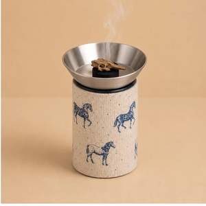 Brûleur d'encens en métal artisanal et écologique avec base cylindrique à motif de cheval bleu pour encens indien, utilisation aromatique toute saison - Product Image 1