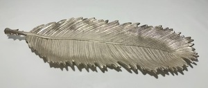 Plateau décoratif de luxe en aluminium moulé argenté en forme de feuille, plat de présentation texturé pour centre de table, accent de table pour salon et hôtel, vente en gros - Product Image 3